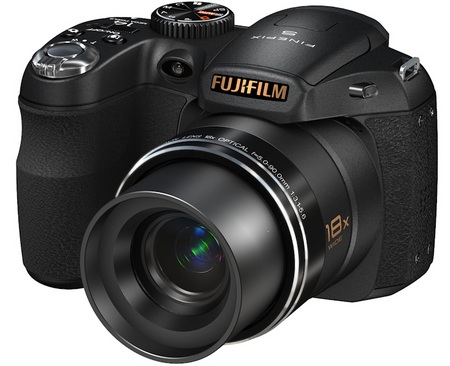 http://www.itechnews.net/wp-content/uploads/2010/07/FujiFilm-FinePix-S2800HD-18X-Zoom-Camera-angle.jpg