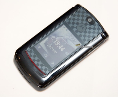 motorola-motorazr-v9-ferrari-edition-1.jpg