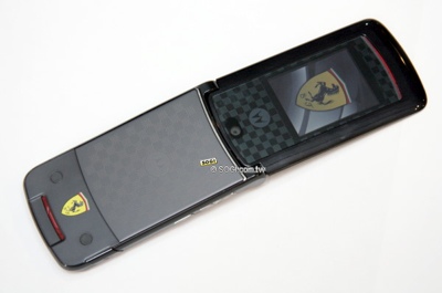 motorola-motorazr-v9-ferrari-edition-2.jpg