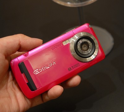 casio-exilim-w63ca-8mpix-phone-3.jpg