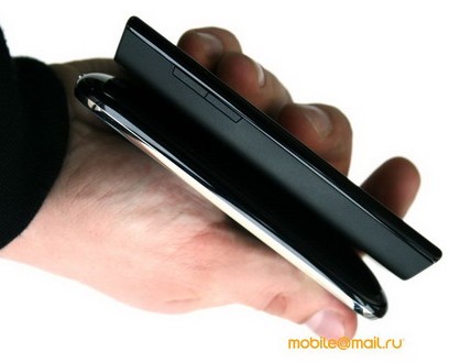 htc-max-4g-vs-iphone-3g-2.jpg