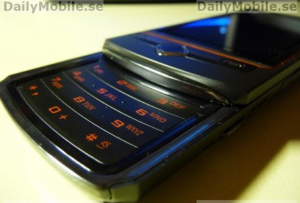 samsung-s8300-slider-amoled-touchscreen-2.jpg