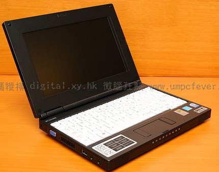 nec-versa-n1100-lavie-light-netbook-unboxed-6.jpg