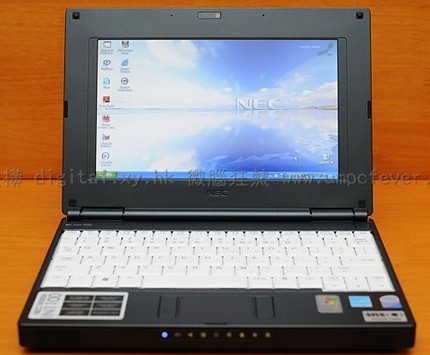 nec-versa-n1100-lavie-light-netbook-unboxed-9.jpg