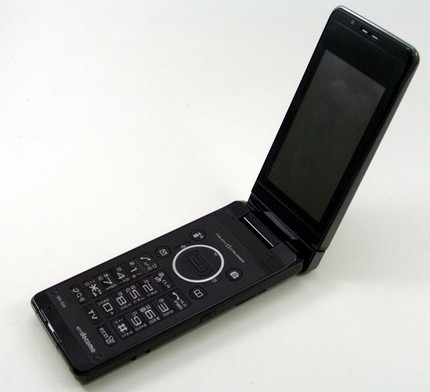 ntt-docomo-sharp-sh-03a-8mpix-clamshell-phone-1.jpg