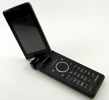 ntt-docomo-sharp-sh-03a-8mpix-clamshell-phone-2.jpg