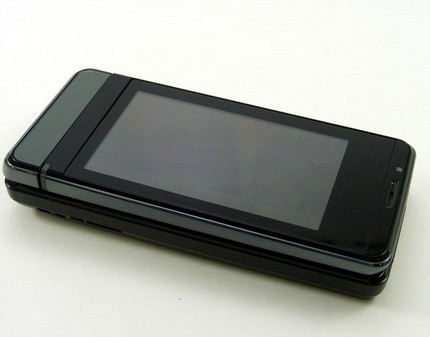 ntt-docomo-sharp-sh-03a-8mpix-clamshell-phone-3.jpg