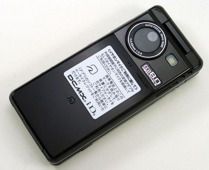 ntt-docomo-sharp-sh-03a-8mpix-clamshell-phone-6.jpg