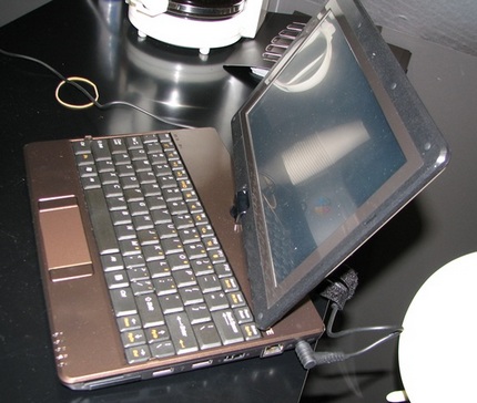 Gigabyte TouchNote M1028 Convertible Netbook