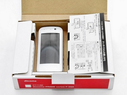 ntt-docomo-fujitsu-prime-f-03a-touchscreen-phone-unboxed.jpg