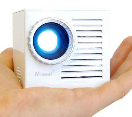 thanko-miseal-mini-projector-palm-sized.jpg