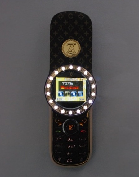 imobile-phone-v453-motorola-aura-clone-louis-vuitton-monogram-5.jpg