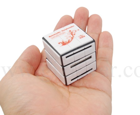 magic-cube-rotatable-all-in-one-card-reader-1