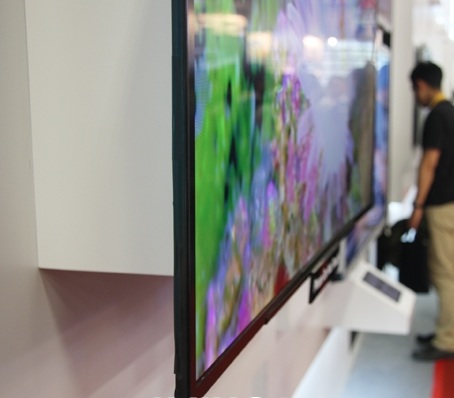 AUO 46-inch LCD HDTV is just 9.8mm thick side