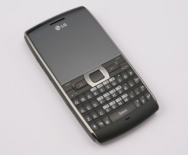 LG GW550 QWERTY Smartphone 1