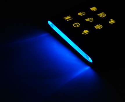 OCZ Sabre OLED Gaming Keyboard Blue LED sidelighting effect