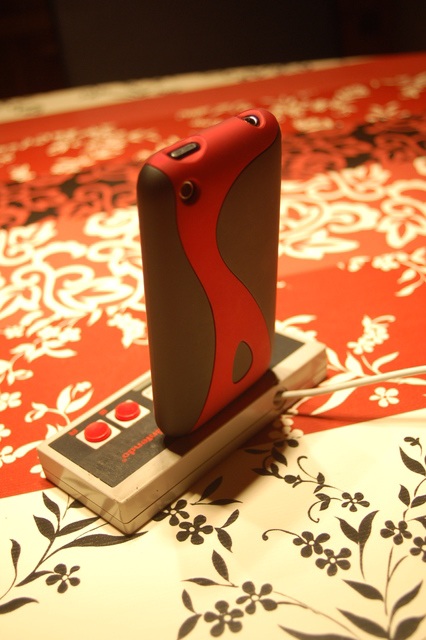 DIY NES Controller iPhone Dock back with iphone