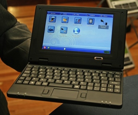 DataWind UbiSurfer Netbook with GPRS