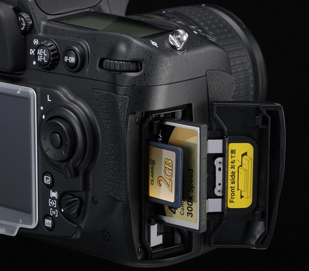 Nikon D300s DSLR card slot