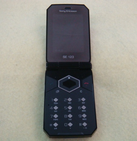 Sony Ericsson Bao Flip Phone 2