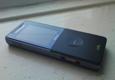 Sony Ericsson Twiggy flip phone 1