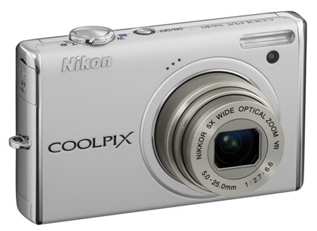 Nikon CoolPix S640 IS Digital Camera white