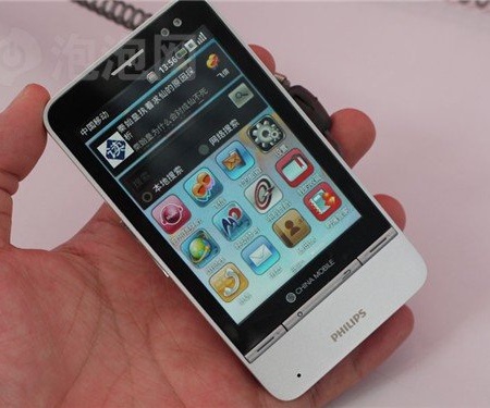 Philips V900 OMS Android Phone on hand 1