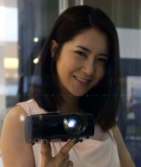 Samsung SP-P410M LED Pocket Projector on hand