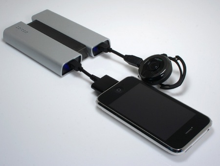 CallPod Fueltank DUO portable charger in use