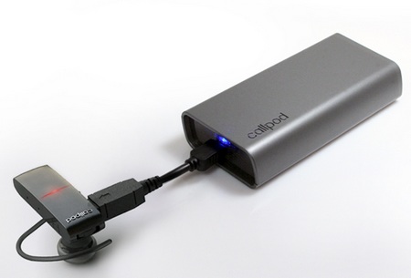 CallPod Fueltank UNO portable charger in use