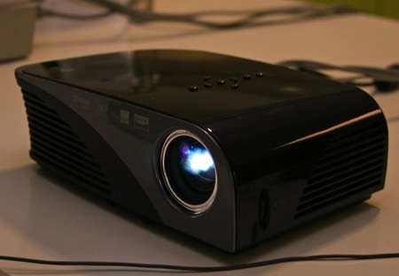 LG HS200 Portable Projector does DivX playback