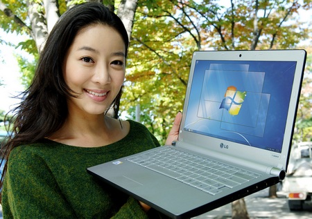 LG XNOTE T380-GR73K CULV Notebook with Windows 7 on hand