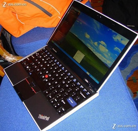 Lenovo ThinkPad X100e netbook