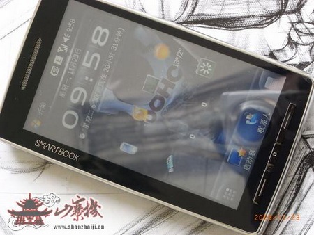 QiGi Smartbook U1000 WinMo MID live shots