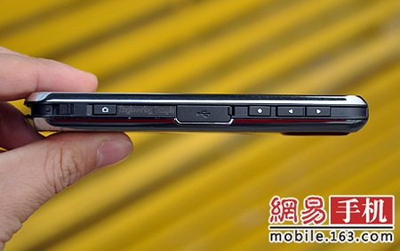 China Mobile Motorola MT710 OPhone side