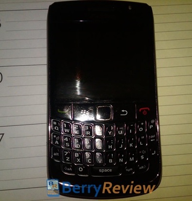 Blackberry Curve 8910 gets Pictured