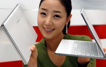 LG XNote Mini X300 Super Slim Netbook on hand