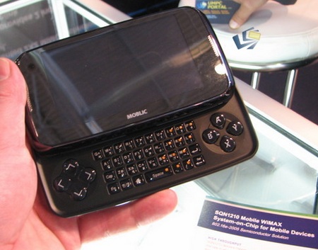 Moblic E7 WiMAX MID with Gaming Pad