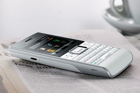 Sony Ericsson Aspen Windows Mobile 6.5.3 Smartphone 1