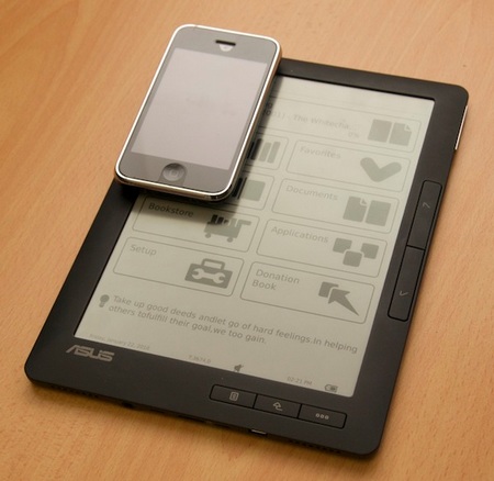 Asus DR-900 e-Book Reader with iphone