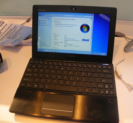 Asus Eee PC 1018P Hands-on black