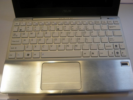 Asus Eee PC 1018P Hands-on keyboard