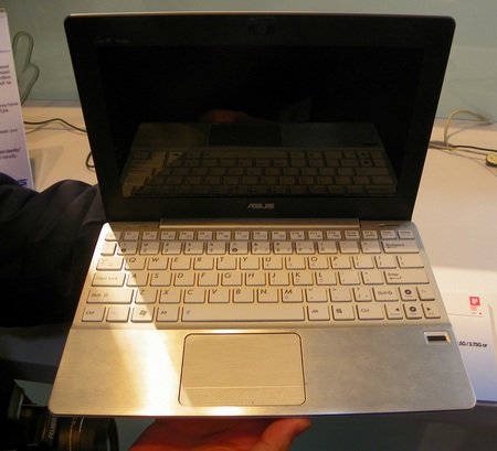 Asus Eee PC 1018P Hands-on silver