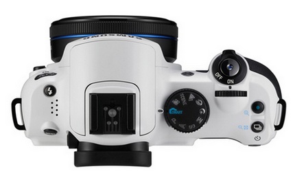 Samsung NX10 Limited White Edition top