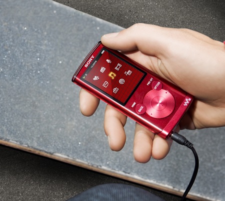 Sony Walkman NWZ-E450 Series PMP with Lyrics Sync and Karaoke red