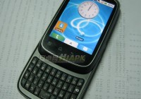 Motorola XT300 Android QWERTY Slider 1