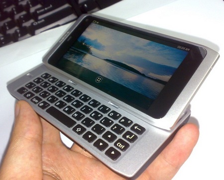 Nokia N9 leaked on hand