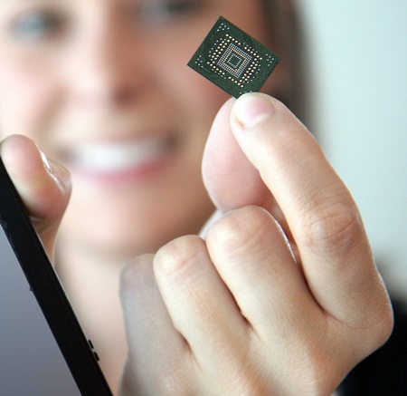 SanDisk iSSD with 64GB is the World's Smallest on hand