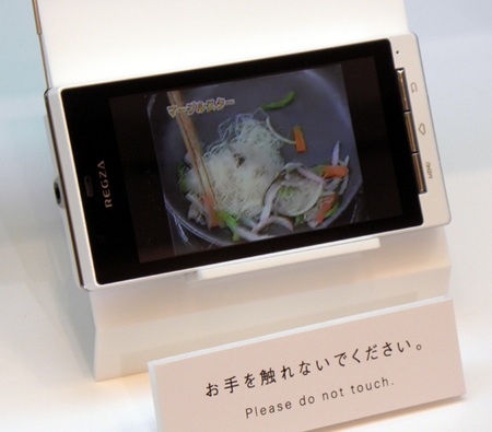 KDDI au REGZA Phone IS04 12 Megapixel Android Phone 1