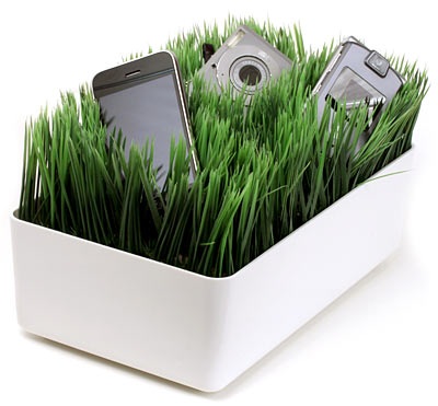 ThinkGeek Grassy Lawn Charging Station